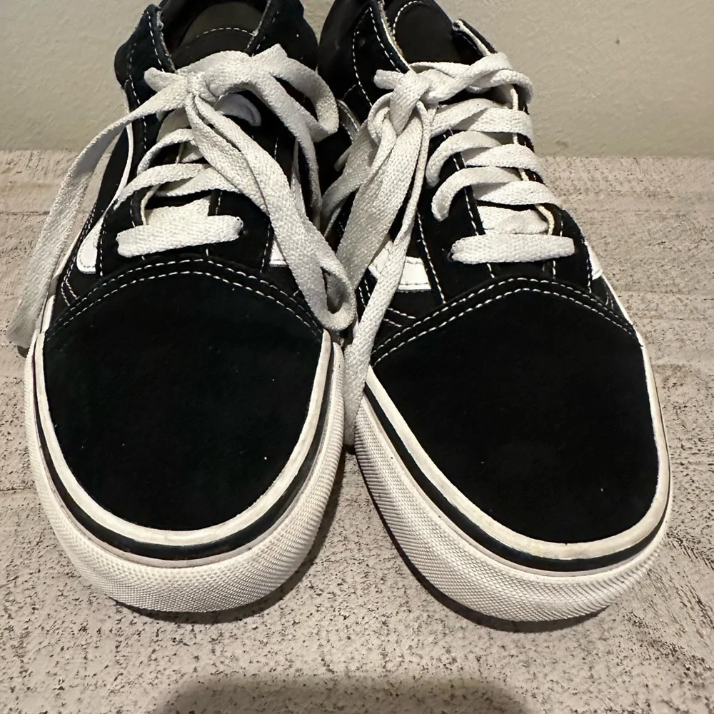Vans Men's Old Skool Black and White Unisex Sneakers